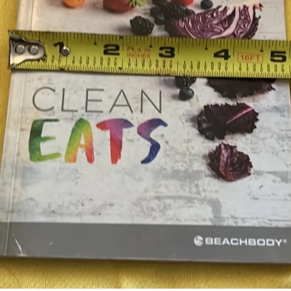 Clean Eats companion book to the 3 Week Yoga Retreat by Beach-body